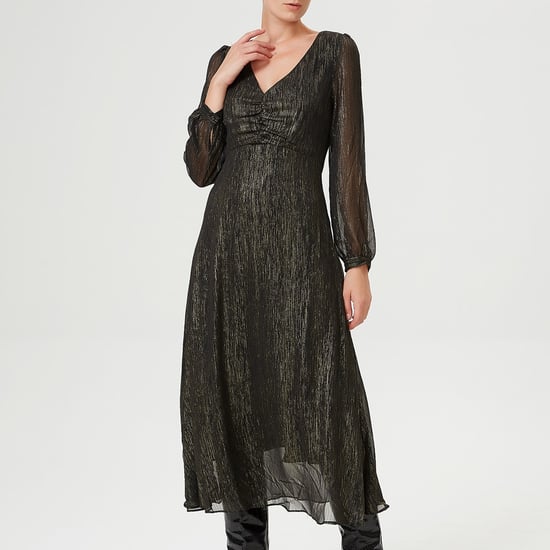 Midikleid mit goldenem Glitzereffekt und V-Ausschnitt - Image 3