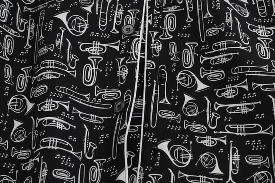 Dolce & Gabbana Schwarze Seiden-JAZZ-Motiv Druck Freizeitshirt - Image 5