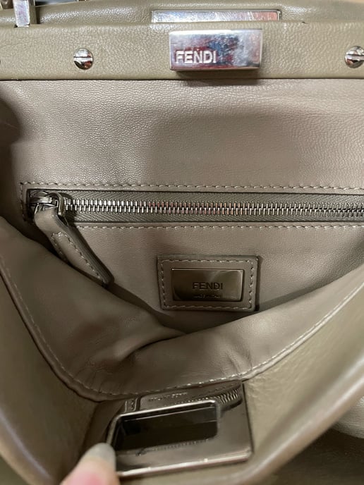 Fendi Peekaboo Mini aus beigem Leder - Image 4