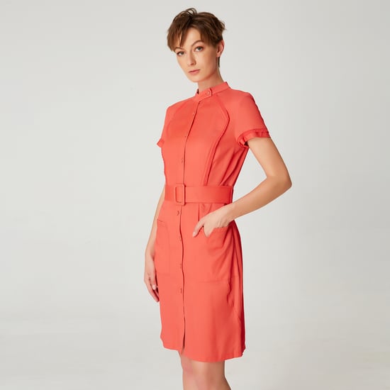 Kurzes strukturiertes Hemdkleid - Image 2