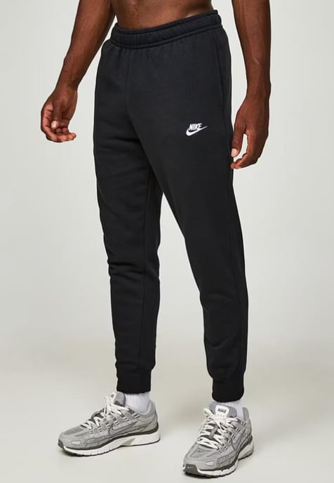 Nike Herren Sportswear Club Fleece-Trainingsanzug in Schwarz - Image 4