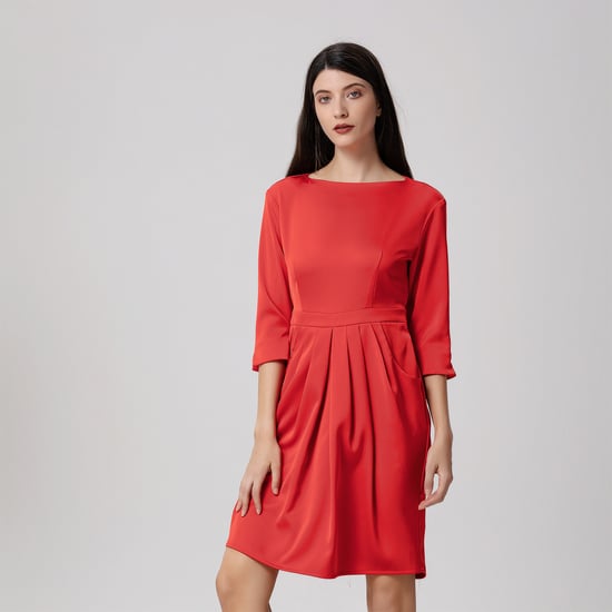 Geripptes Kleid mit Falten - Image 2