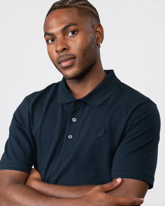 Lyle & Scott Tonal Eagle Marineblaues Poloshirt - Image 2