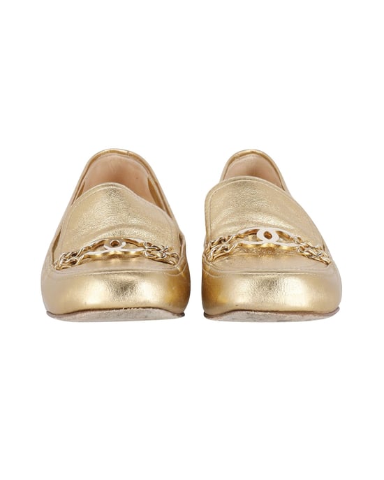 Chanel Ketten-CC-Logo Slipper aus goldfarbenem Leder - Image 3