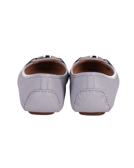 Michael Kors Fulton Mokassin Ballerinas aus pastellblauem Leder - Image 4