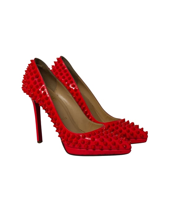 Christian Louboutin Pigalle Plato 120 Spiked Heels in neonglänzendem rotem Lackleder - Image 3