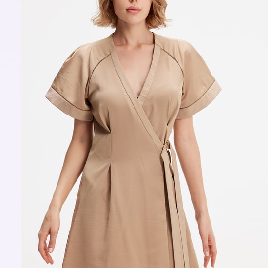 Minimalistisches Wickelkleid - Image 4