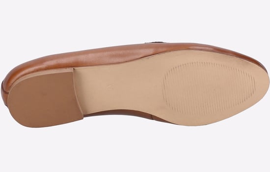 Hush Puppies Harper Chain Leder Damen Loafer In Tan - Image 4