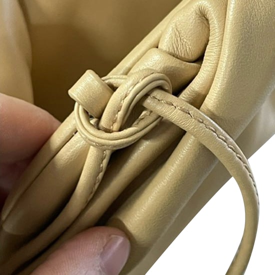 Bottega Veneta Mini Pouch 20 Umhängetasche aus gelbem Kalbsleder - Image 6
