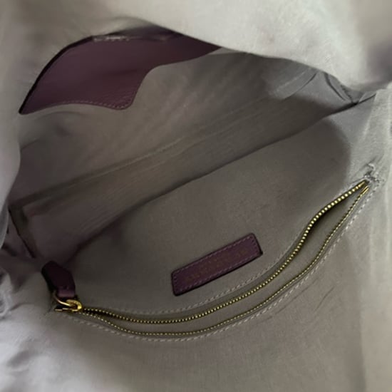 Burberry Die Petal in Flowers Tasche aus lila Gummi - Image 5