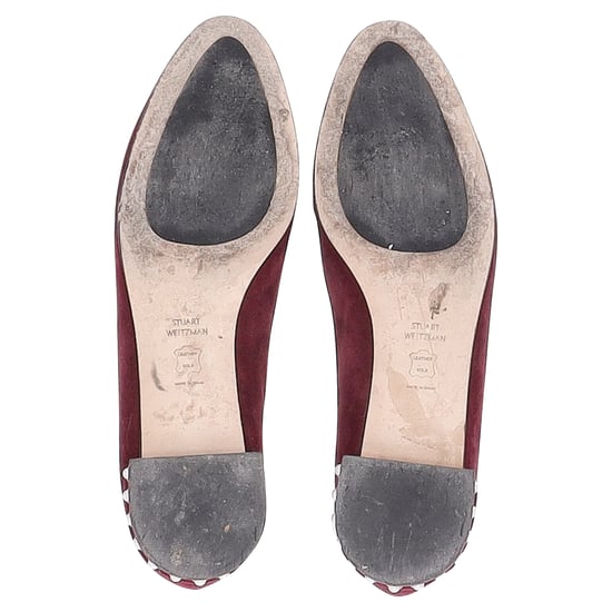 Stuart Weitzman mit Birnen verzierten Ballerinas aus rotem Wildleder - Image 6