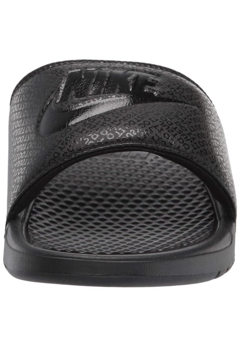 Nike Benassi Slip On Sliders in Schwarz/Schwarz - Image 3