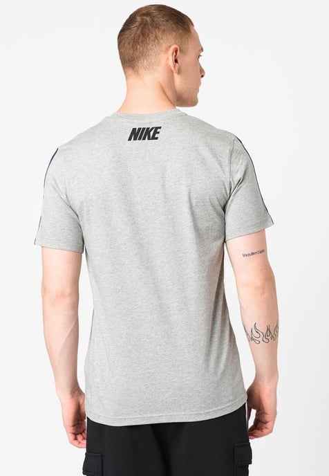 Nike Sportswear Repeat T-Shirt Club in Grau - Image 2