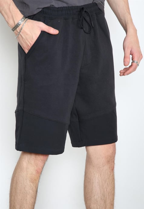 Unter Armour Herren Trainingsshorts in Schwarz - Image 3