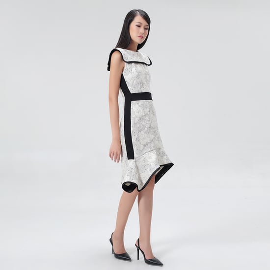 Maßgeschneidertes Brokatkleid mit kontrastierenden Borten - Image 2
