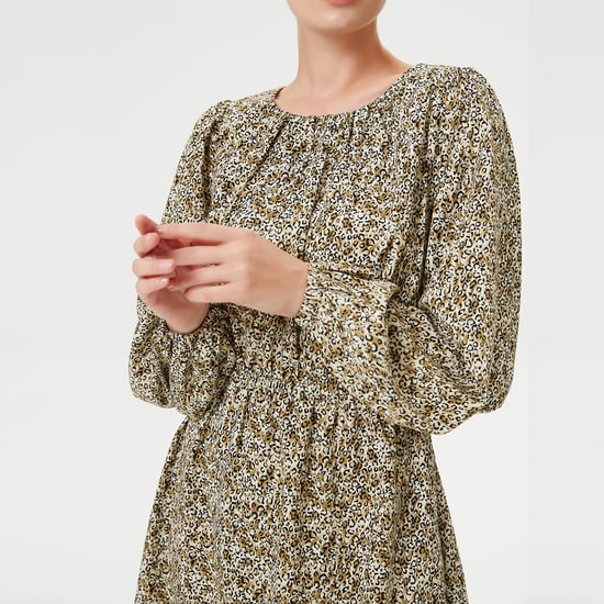 Kurzes Kleid mit Gummizug und Blumendruck - Image 6