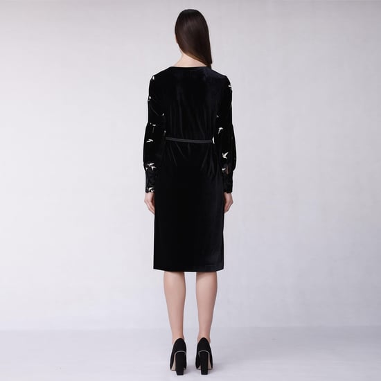 Goldenes besticktes Samtkleid - Image 2