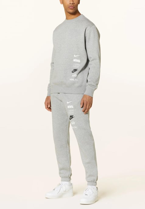 Nike Club Fleece Plus Trainingsanzug mit kleinem Logo in Heather Grey - Image 1