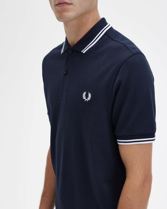 Fred Perry Herren Twin Tipped Poloshirt in Marineblau/Weiß/Weiß - Image 2