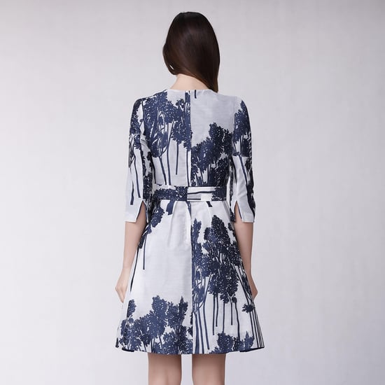 Ausgestelltes Cocktailkleid mit gesticktem Muster - Image 2