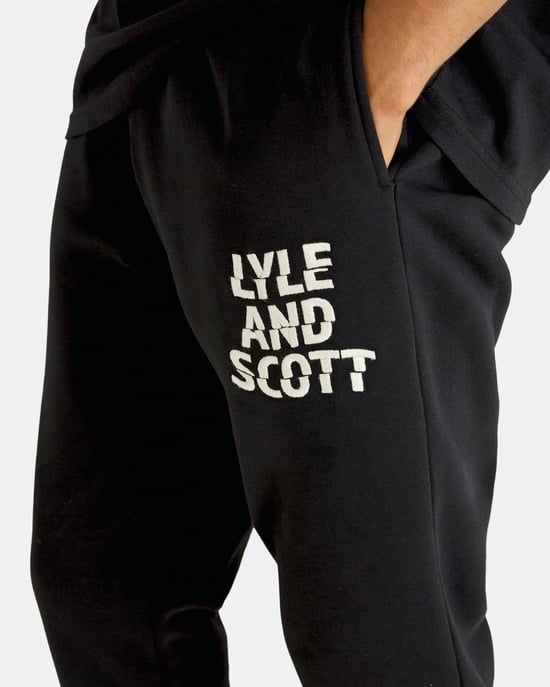 Lyle & Scott Ripple Logo Jogger für Herren in Schwarz - Image 4