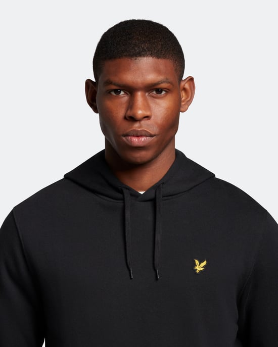 Lyle & Scott Pullover Hoodie Plus in Schwarz - Image 4
