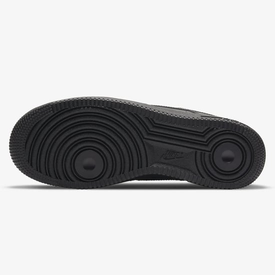 Nike Air Force 1 '07 Frauenturnschuhe in Schwarz - Image 6