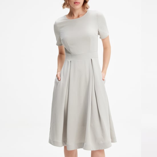 Klassisches Kleid mit ausgestellter Passform - Image 4