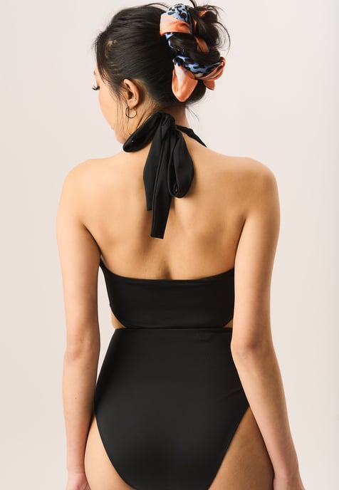 Halter Twisted Cut Out Badeanzug - Image 4