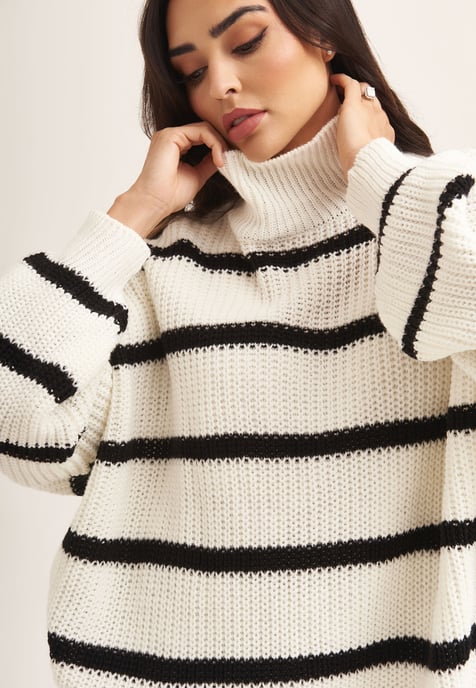 Kuscheliger Strickpullover mit hohem Kragen - Image 3
