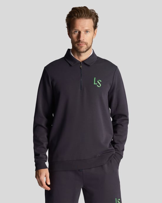 Lyle & Scott Herren Golf LS Logo 1/4 Zip Sweatshirt in Marineblau - Image 1