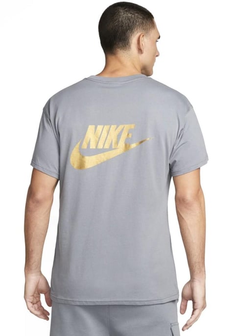 Nike Sportswear Standard Issue T-Shirt in Polar Grau - Image 2