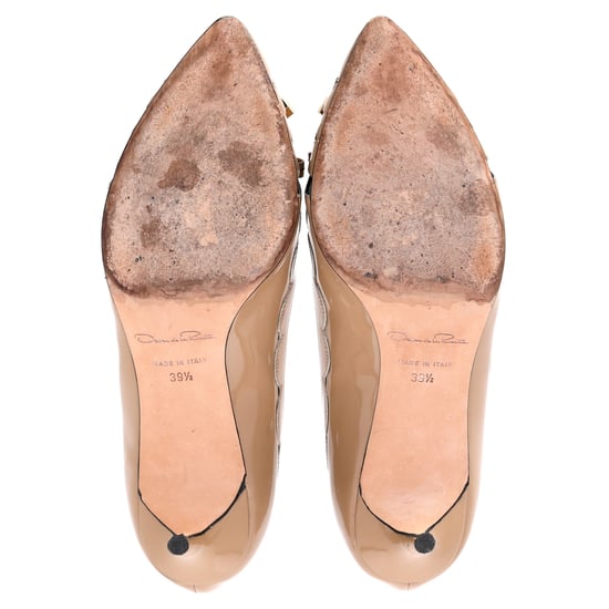 Oscar De La Renta Pumps mit Muschelkante und Schleifendetail aus braunem Lackleder - Image 6