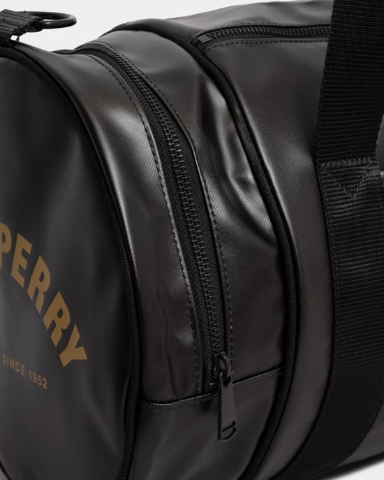 Einkaufen Für Fred Perry Tonal Classic Barrel Polyester Schwarz/Goldene Kreuztasche - Image 6