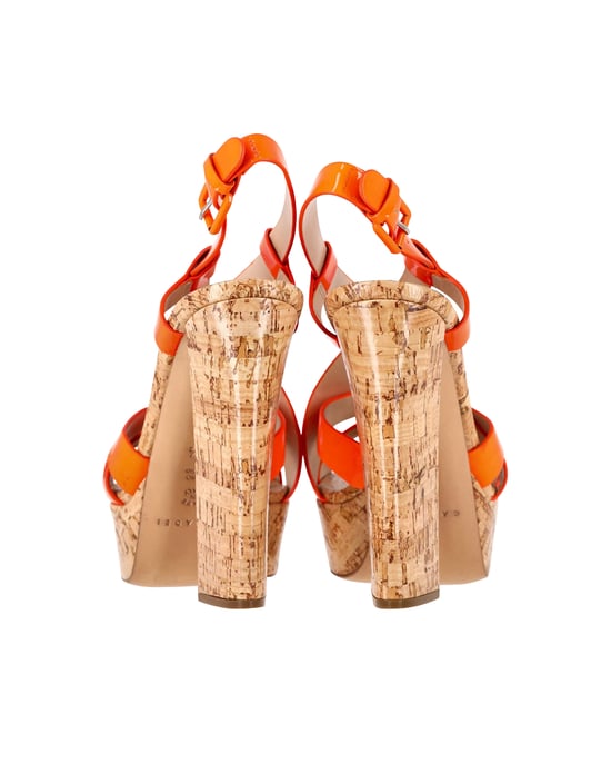 Casadei Überkreuzte Sandalen mit hohem Blockabsatz aus orangefarbenem Lackleder - Image 4