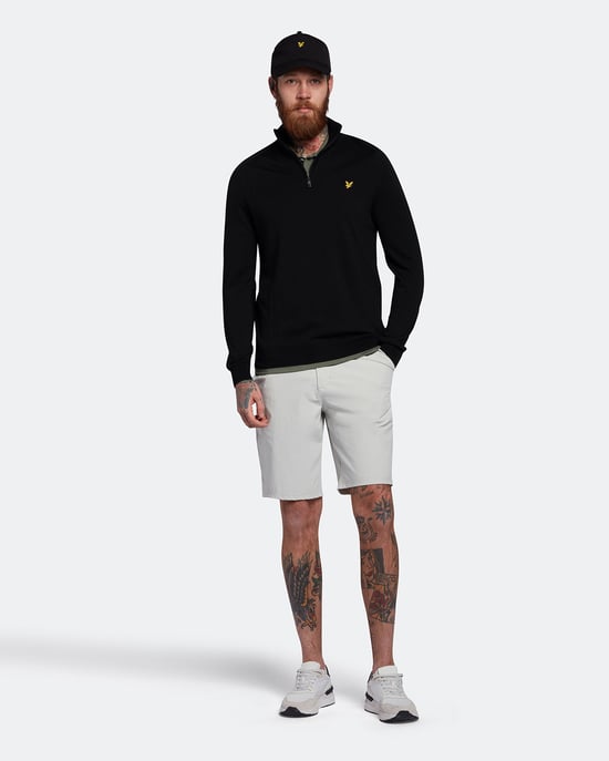Lyle & Scott Golf Merino 1/4 Zip Pullover in Schwarz - Image 2