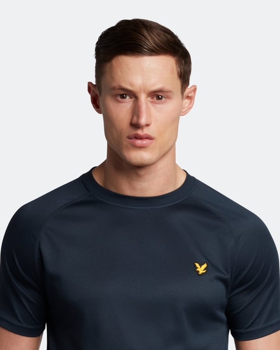 Lyle & Scott Sports Core Raglan T-Shirt in Marineblau - Image 4