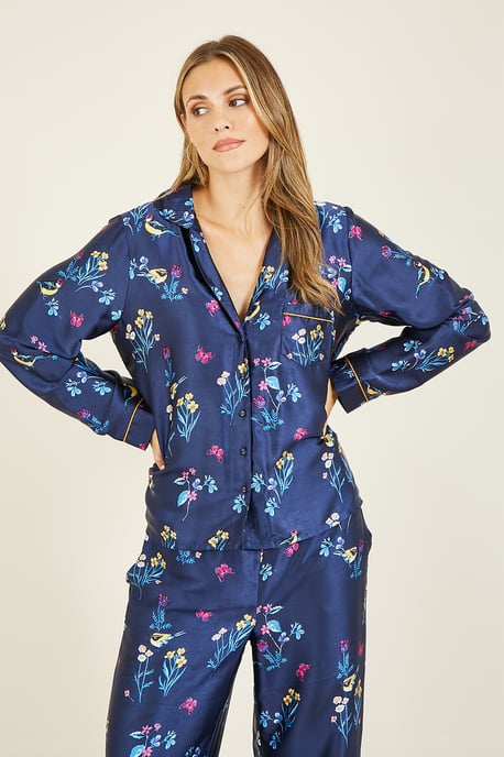Pyjama bleu marine en satin à imprimé oiseaux Yumi - Image 2