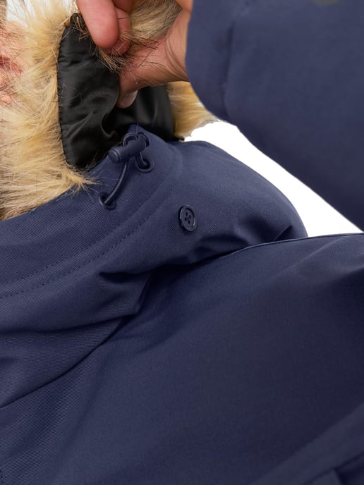 Mit dem Parka von Jack & Jones sind Sie für die Wintertage bestens gerüstet. Dieser Parka schützt Sie vor Wind und Wetter, denn er ist wasserabweisend und hat eine abnehmbare Kapuze mit Fellimitat. Er hält Sie angenehm warm, denn er ist aus einem schweren - Image 3