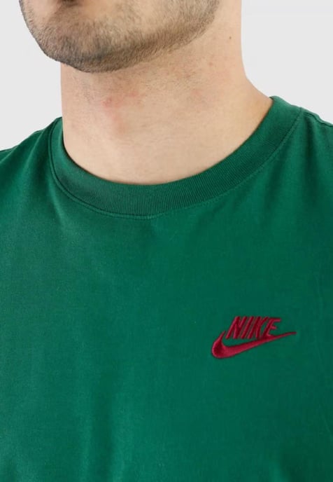 Nike Sportswear Club Herren-T-Shirt in Grün - Image 3