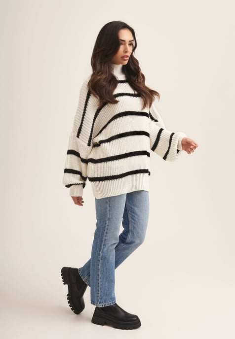 Kuscheliger Strickpullover mit hohem Kragen - Image 2