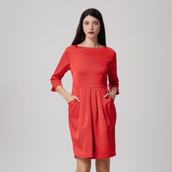 Geripptes Kleid mit Falten - Image 3