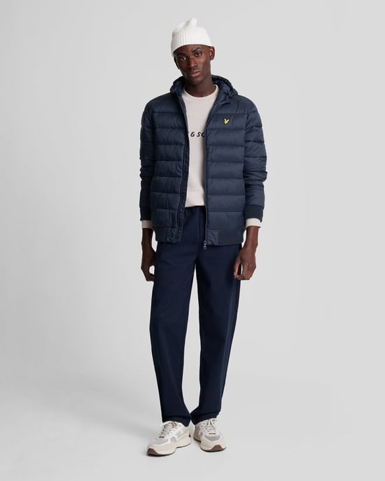 Wattierte, wattierte Jacke in Dunkelblau mit Lyle & Scott-Logo - Image 3