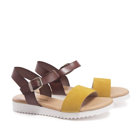 María Barceló Leather Flip Flop Sandals in Yellow
