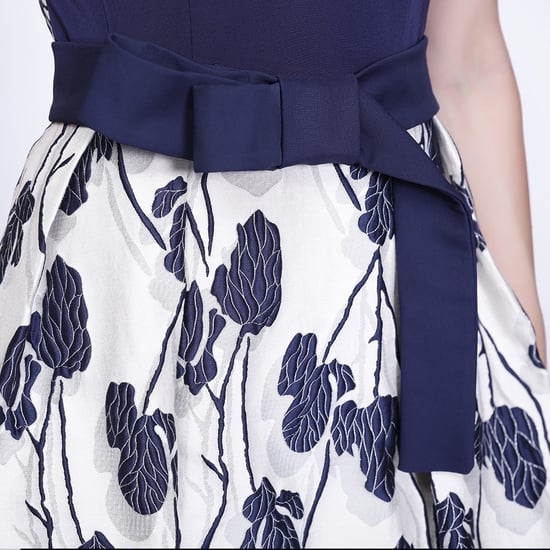 Skaterkleid aus Blumenjacquard mit zusätzlichem Gürtel - Image 3