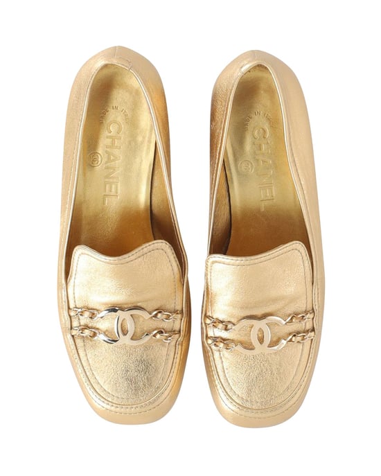 Chanel Ketten-CC-Logo Slipper aus goldfarbenem Leder - Image 4