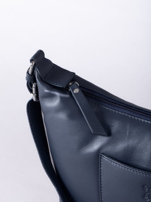 Talkin Leather Shoulder Bag in Navy