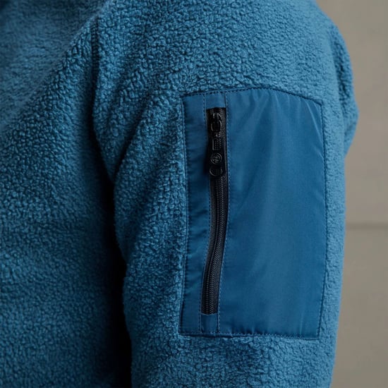 Herrenpullover der Marke Cast Iron. Der Pullover ist aus Baumwolle gefertigt und hat eine normale Passform. Die weiche Baumwolle sorgt für hohen Tragekomfort.  Marke: Cast IronModellname: CSW2210436Kategorie: HerrenpulloverMaterialien: BaumwolleFarbe: bla - Image 4