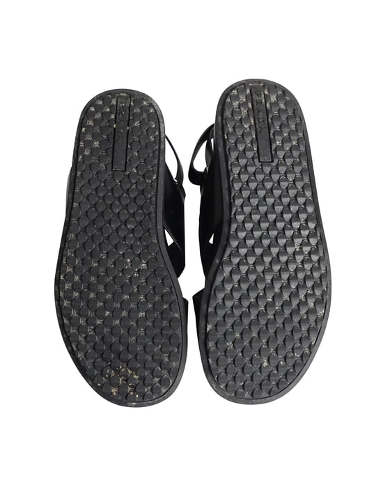 Prada Logo Riemen Überkreuz Sandalen aus schwarzem Leder - Image 5