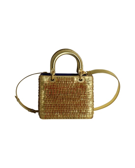Dior Lady Dior Medium Bag 2019 Limited Edition von Olga de Amaral in goldfarbenem Leder - Image 3
